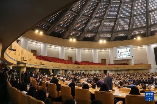 這是10月7日在伊朗首都德黑蘭拍攝的第七屆聲援巴勒斯坦兒童和青少年國際會議現(xiàn)場。新華社記者 沙達提 攝