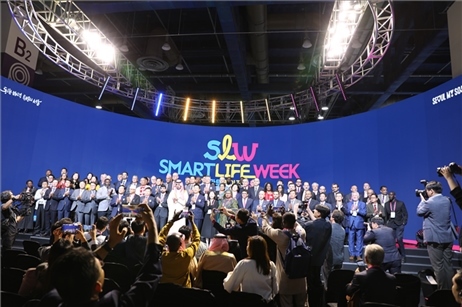 “智慧生活周”博覽會(huì)上展出的低空飛行器。人民網(wǎng)記者 莽九晨攝