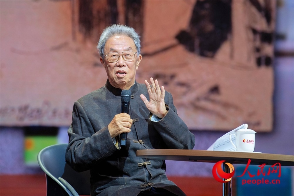 王蒙以《與時代同行 與人民同心》為題演講。人民網(wǎng)記者 翁奇羽攝