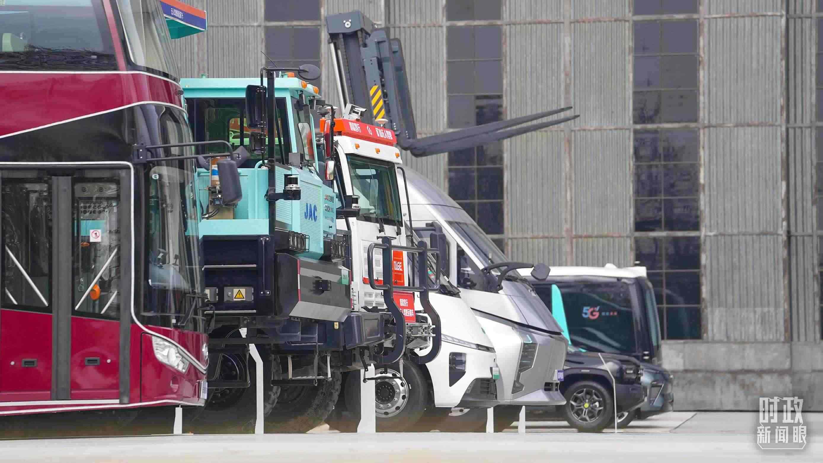 △安徽省重大科技創(chuàng)新成果集中展示展出的新能源汽車。（總臺央視記者金雨秋拍攝）