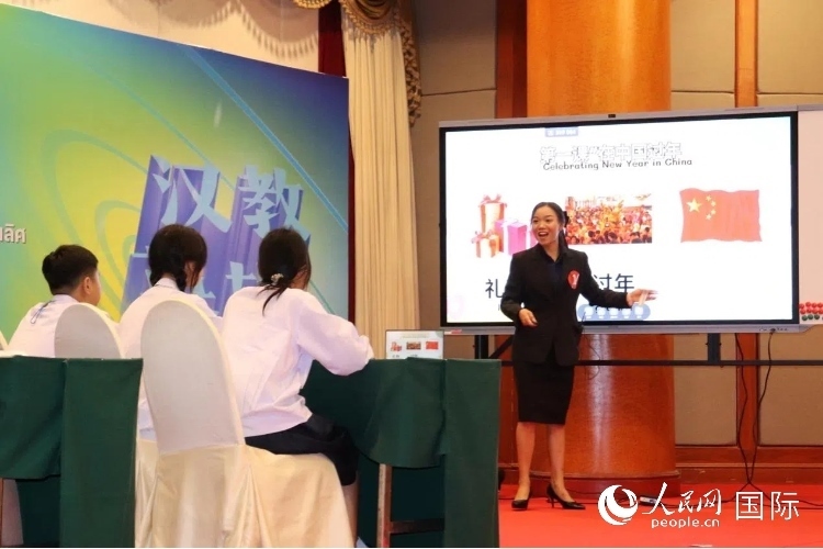 泰國本土中文教師參賽者現(xiàn)場授課。人民網(wǎng)實習(xí)生 姚欣可攝