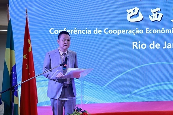 中國(guó)駐里約熱內(nèi)盧總領(lǐng)館副總領(lǐng)事王尉育在活動(dòng)現(xiàn)場(chǎng)致辭。人民網(wǎng)記者 陳海琪攝