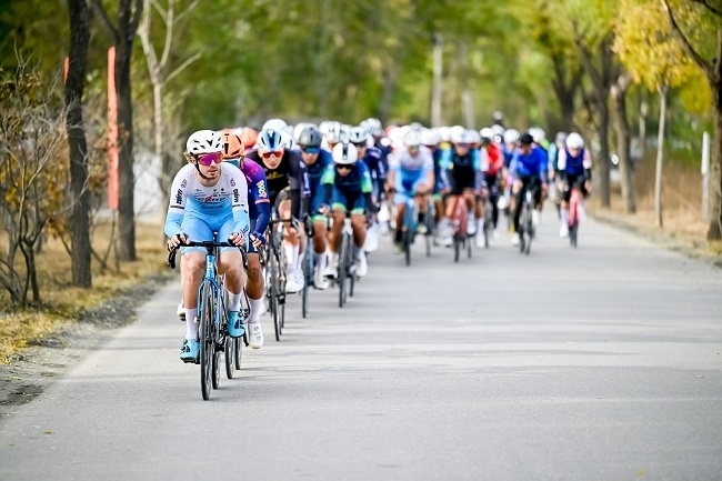 選手在比賽中展開激烈角逐。主辦方供圖