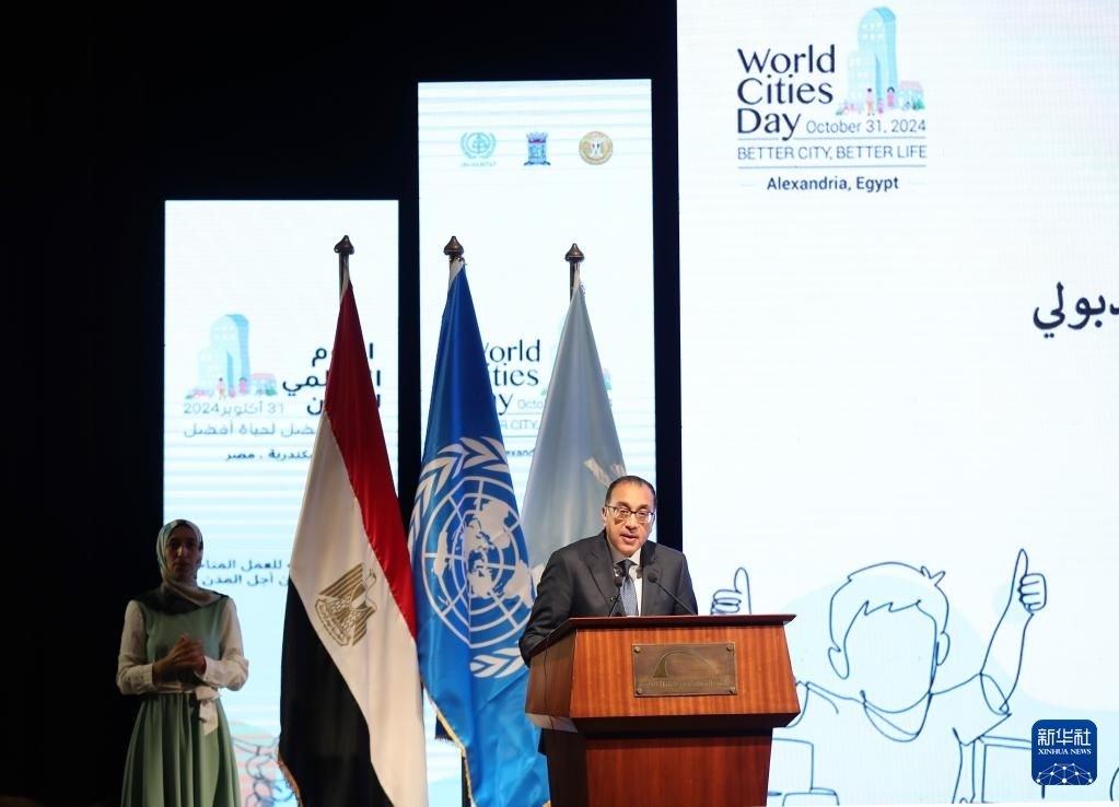 10月31日，在埃及亞歷山大，埃及總理馬德布利在活動上致辭。新華社記者 王東震 攝