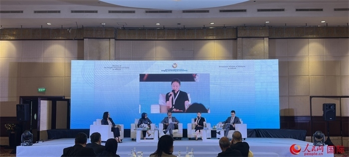 “企業(yè)對(duì)中國(guó)東盟互聯(lián)互通的責(zé)任與貢獻(xiàn)”分議題討論現(xiàn)場(chǎng)。人民網(wǎng)記者 曹師韻攝