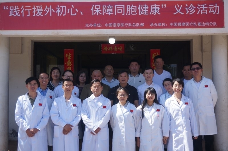 今年6月，援摩中國醫(yī)療隊塞達特分隊在當?shù)刂匈Y企業(yè)舉辦義診活動。第196批中國援助摩洛哥醫(yī)療隊塞達特分隊供圖