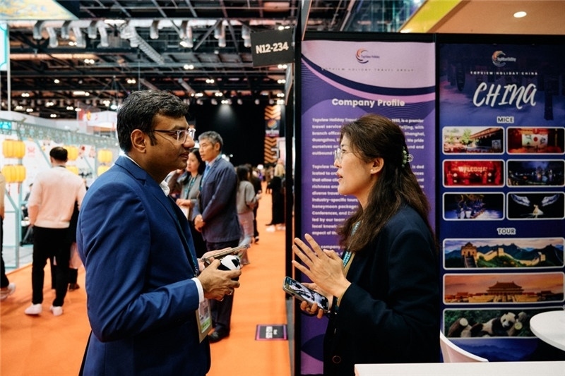 “中國(guó)館”展區(qū)現(xiàn)場(chǎng)洽談。 楊浩鵬攝