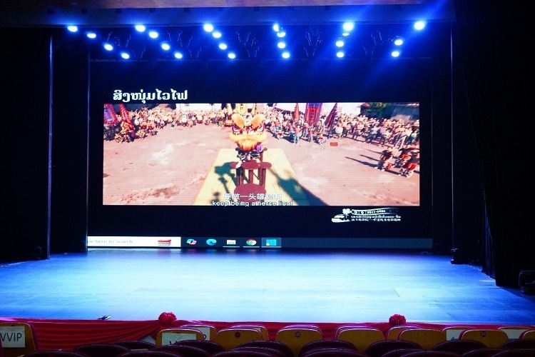 “露天電影院——中老優(yōu)秀電影巡映”首映式上放映老撾語配譯的中國動畫電影《雄獅少年》。主辦方供圖