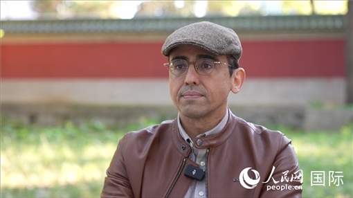 巴西漢學(xué)家喬治·西內(nèi)迪諾（中文名“沈友友”）。人民網(wǎng)記者 劉寧攝