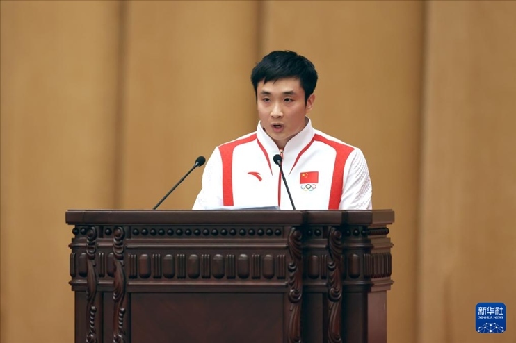 11月15日，跳水運動員曹緣在報告會上發(fā)言。新華社記者 李明 攝