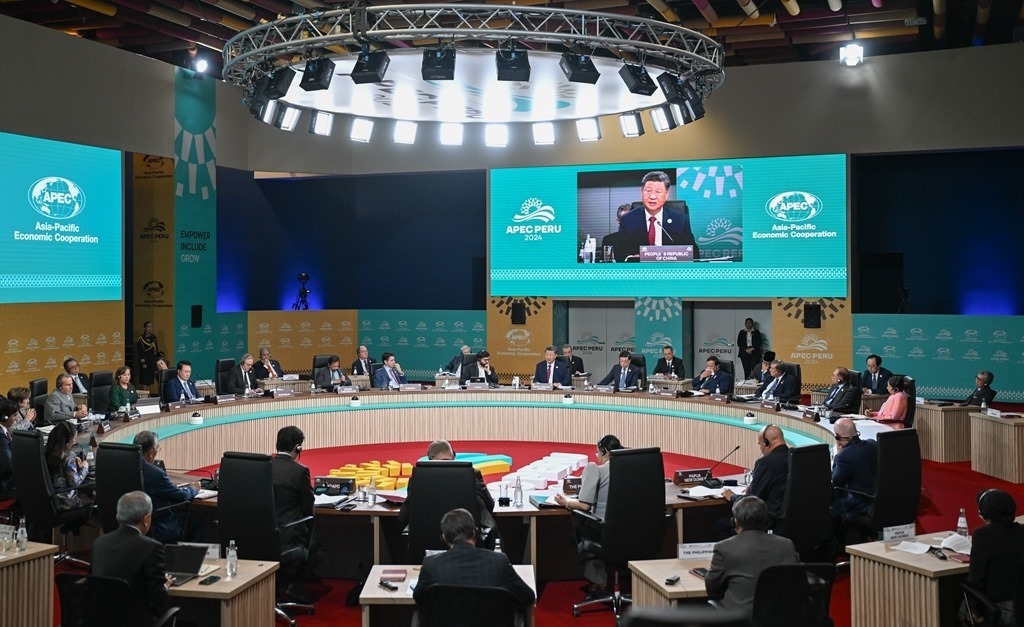 當(dāng)?shù)貢r(shí)間11月16日上午，亞太經(jīng)合組織第三十一次領(lǐng)導(dǎo)人非正式會議在秘魯利馬會議中心舉行。國家主席習(xí)近平出席會議并發(fā)表題為《共擔(dān)時(shí)代責(zé)任 共促亞太發(fā)展》的重要講話。新華社記者 謝環(huán)馳 攝