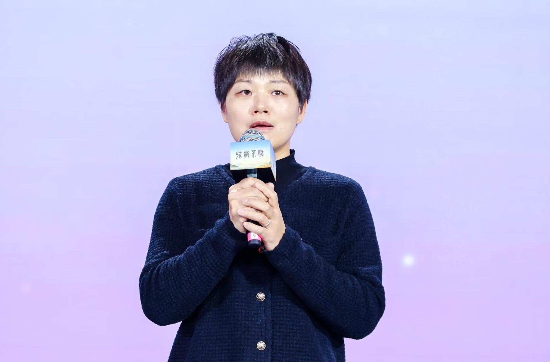 “中國(guó)好人”欒留偉妻子薛巧艷。人民視頻供圖。