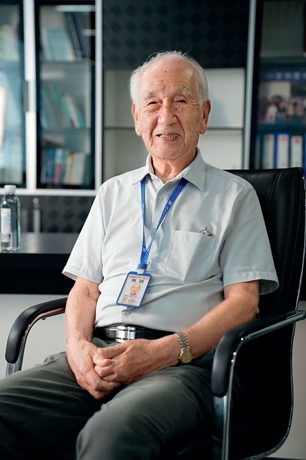 2024年8月，佐佐木俊一在深圳接受本刊記者采訪。