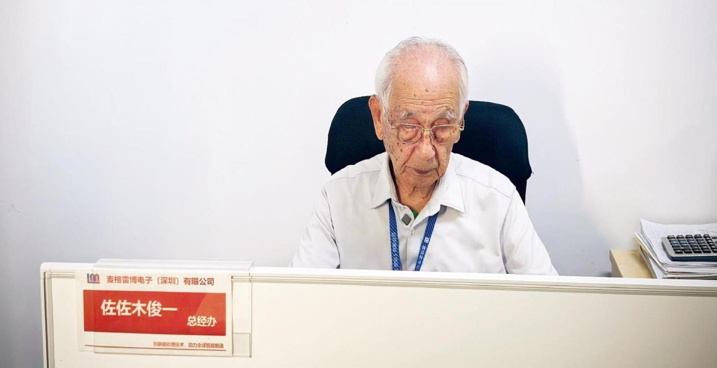 佐佐木俊一在工位上工作。（本刊記者 馮璐／攝）