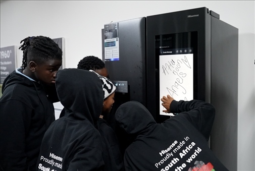 海信智能冰箱吸引南非人。海信南非公司供圖