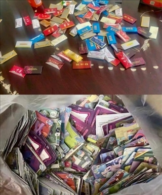 孩子們收集的煙卡、卡牌。受訪者供圖