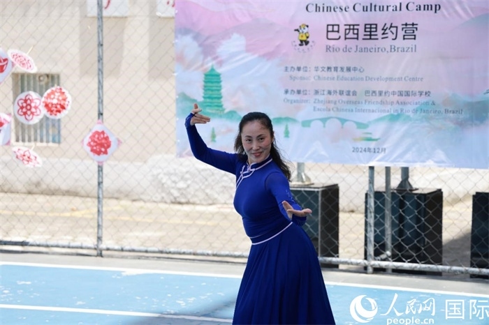 蒙古族舞蹈《熱土》表現(xiàn)出草原兒女的熱情與活力。人民網(wǎng)記者 陳海琪攝