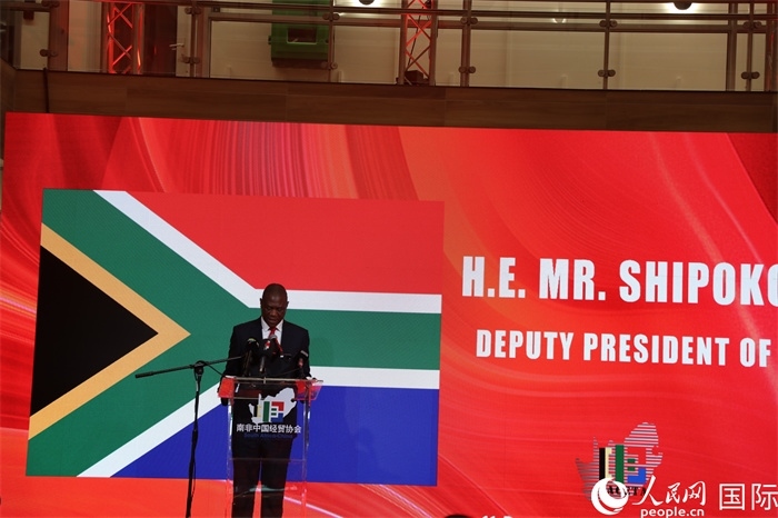 南非副總統(tǒng)馬沙蒂萊現(xiàn)場致辭。人民網(wǎng)記者 戴楷然攝
