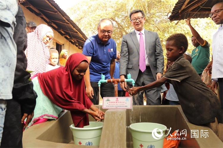 安全供水工程揭牌儀式現(xiàn)場。施亮攝