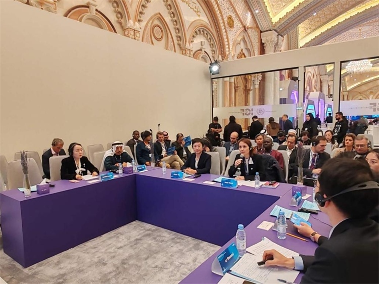 圖為與會(huì)代表圍繞主題進(jìn)行發(fā)言討論。中國(guó)傳媒大學(xué)供圖。