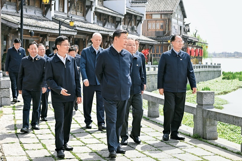 2024年3月18日至21日，中共中央總書記、國家主席、中央軍委主席習近平在湖南考察。這是19日上午，習近平在常德河街考察。 新華社記者 謝環(huán)馳/攝