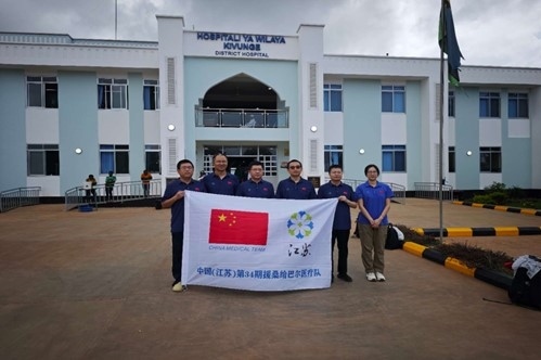 中國(guó)援桑給巴爾醫(yī)療隊(duì)在基文吉區(qū)醫(yī)院開展相關(guān)活動(dòng)。中國(guó)援桑醫(yī)療隊(duì)供圖