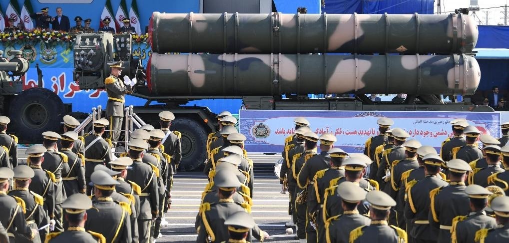 這是2024年9月21日在伊朗首都德黑蘭拍攝的閱兵式現(xiàn)場。新華社記者沙達(dá)提攝