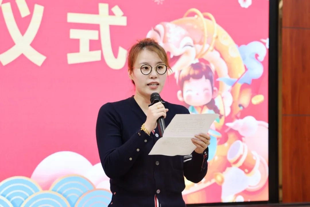 傅園慧在新教師入職儀式上發(fā)言。浙江大學供圖