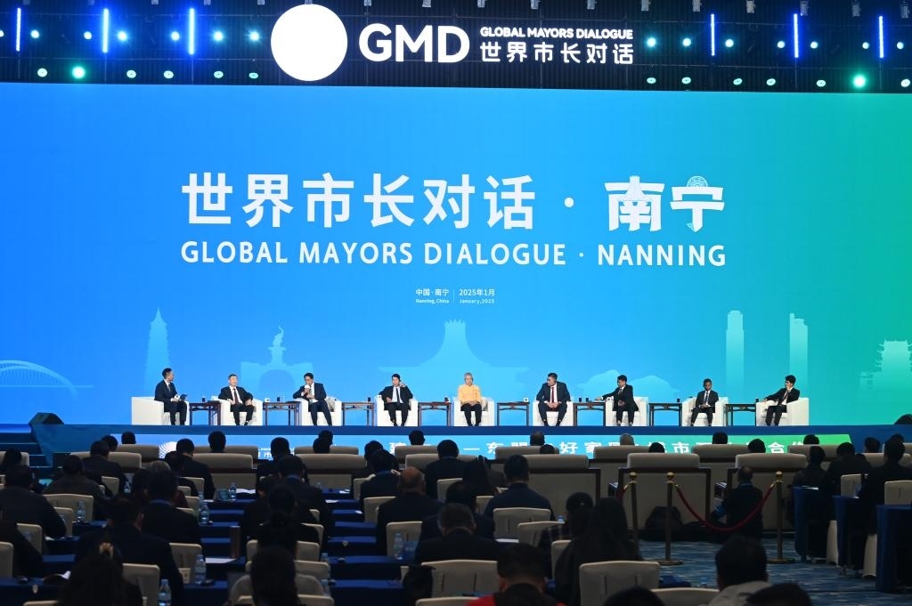 這是1月16日在南寧國(guó)際會(huì)展中心拍攝的“世界市長(zhǎng)對(duì)話·南寧”活動(dòng)現(xiàn)場(chǎng)。新華社記者 陸波岸 攝