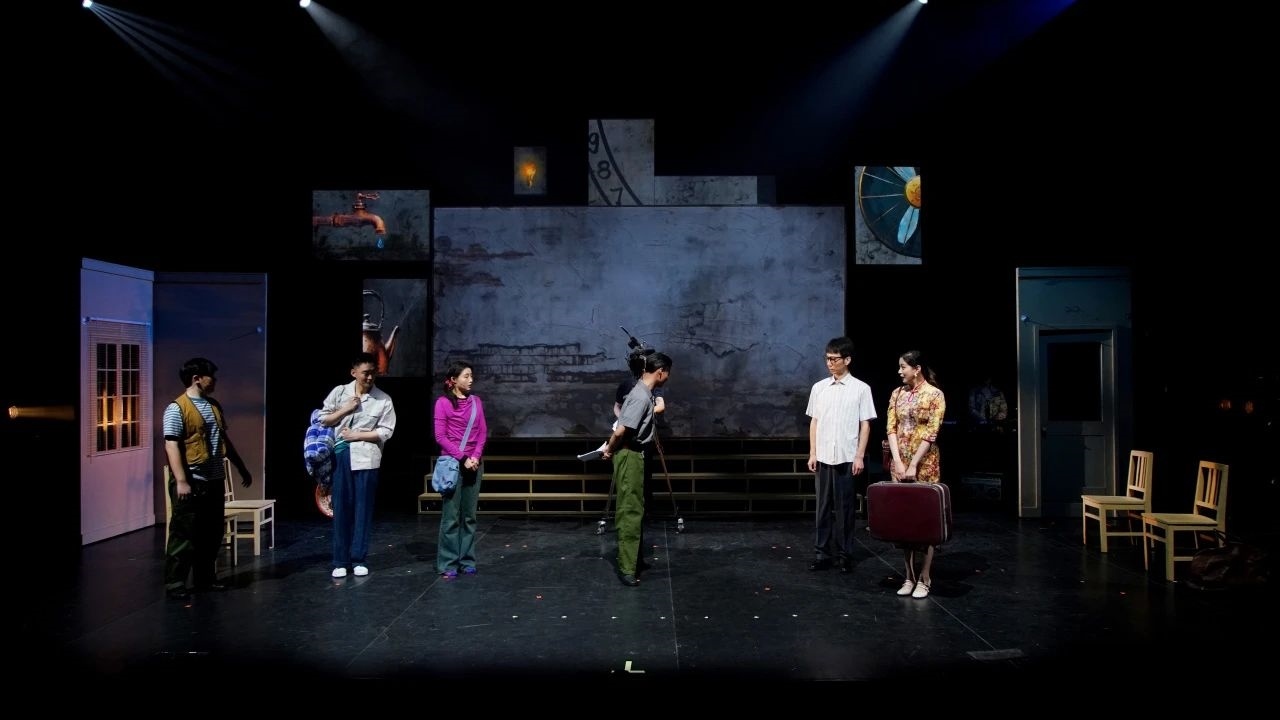 話(huà)劇《布吉出租屋》劇照。中國(guó)國(guó)家話(huà)劇院供圖