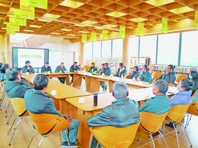 各種形式的民主協(xié)商議事會(huì)在余杭區(qū)落地生花。圖為黃湖鎮(zhèn)就共富工坊工作召開未來鄉(xiāng)村議事會(huì)。資料圖片