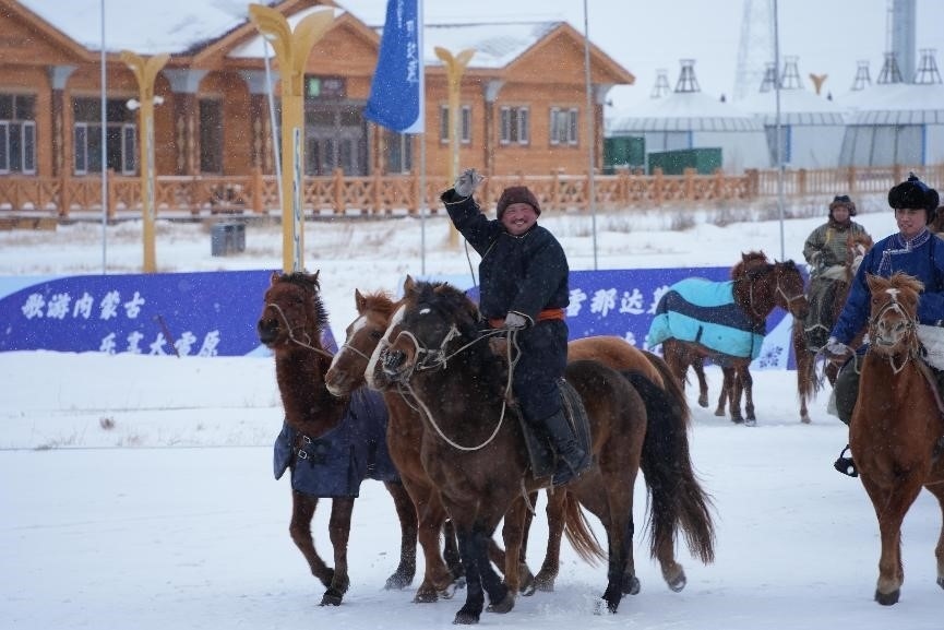 呼倫貝爾冰雪那達(dá)慕。人民網(wǎng)記者 趙夢月攝