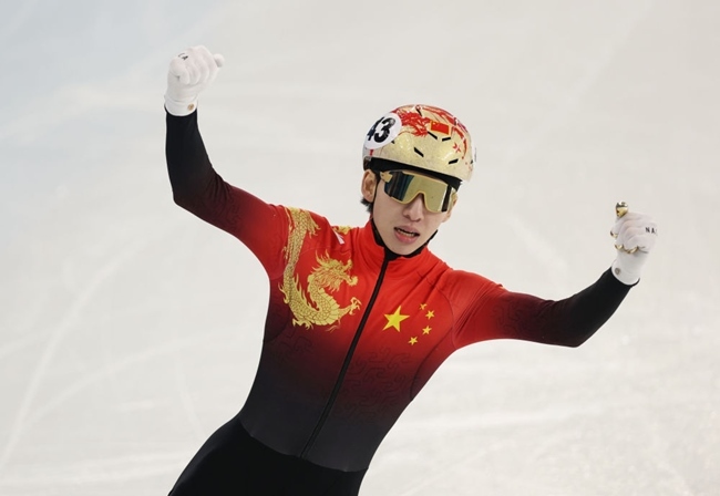 2月8日，林孝埈慶祝奪冠。新華社記者 黃偉 攝