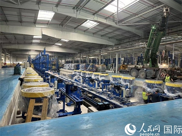 森麒麟輪胎在科技城的工廠車間。人民網(wǎng)記者 黃培昭攝