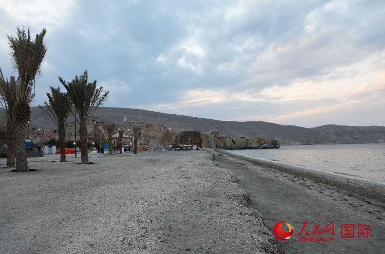 圖為阿曼穆桑代姆一處海灘公園。人民網(wǎng)記者 沈小曉攝