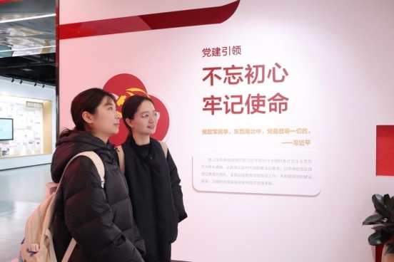 實踐支隊隊員參訪昆山科博館。學(xué)校供圖