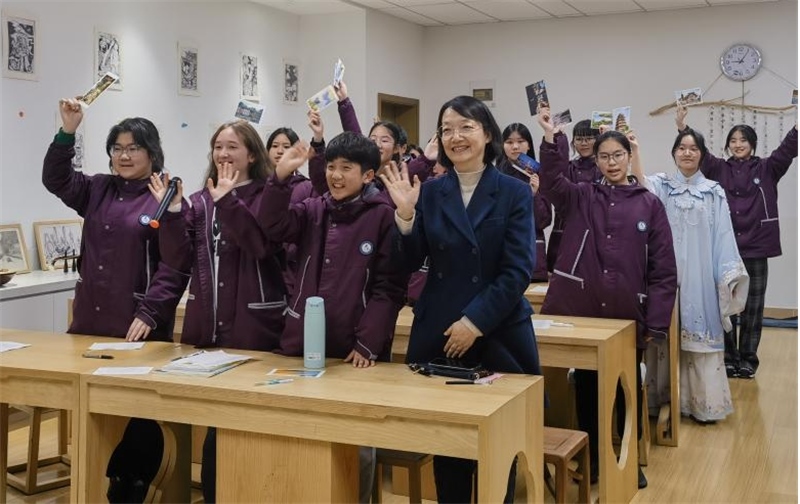 匡園初步部校長(zhǎng)鐘演發(fā)言。