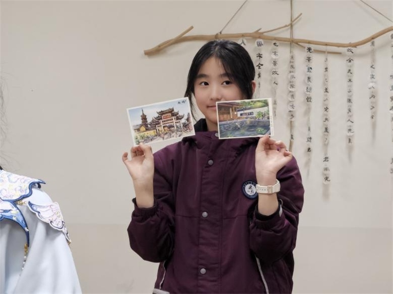 匡園學(xué)生書(shū)寫(xiě)的明信片。