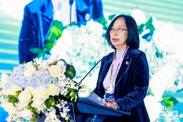 中國(guó)高等教育學(xué)會(huì)學(xué)術(shù)咨詢發(fā)展委員會(huì)委員、中國(guó)高等教育學(xué)會(huì)原副秘書長(zhǎng)、《中國(guó)高教研究》主編王小梅。