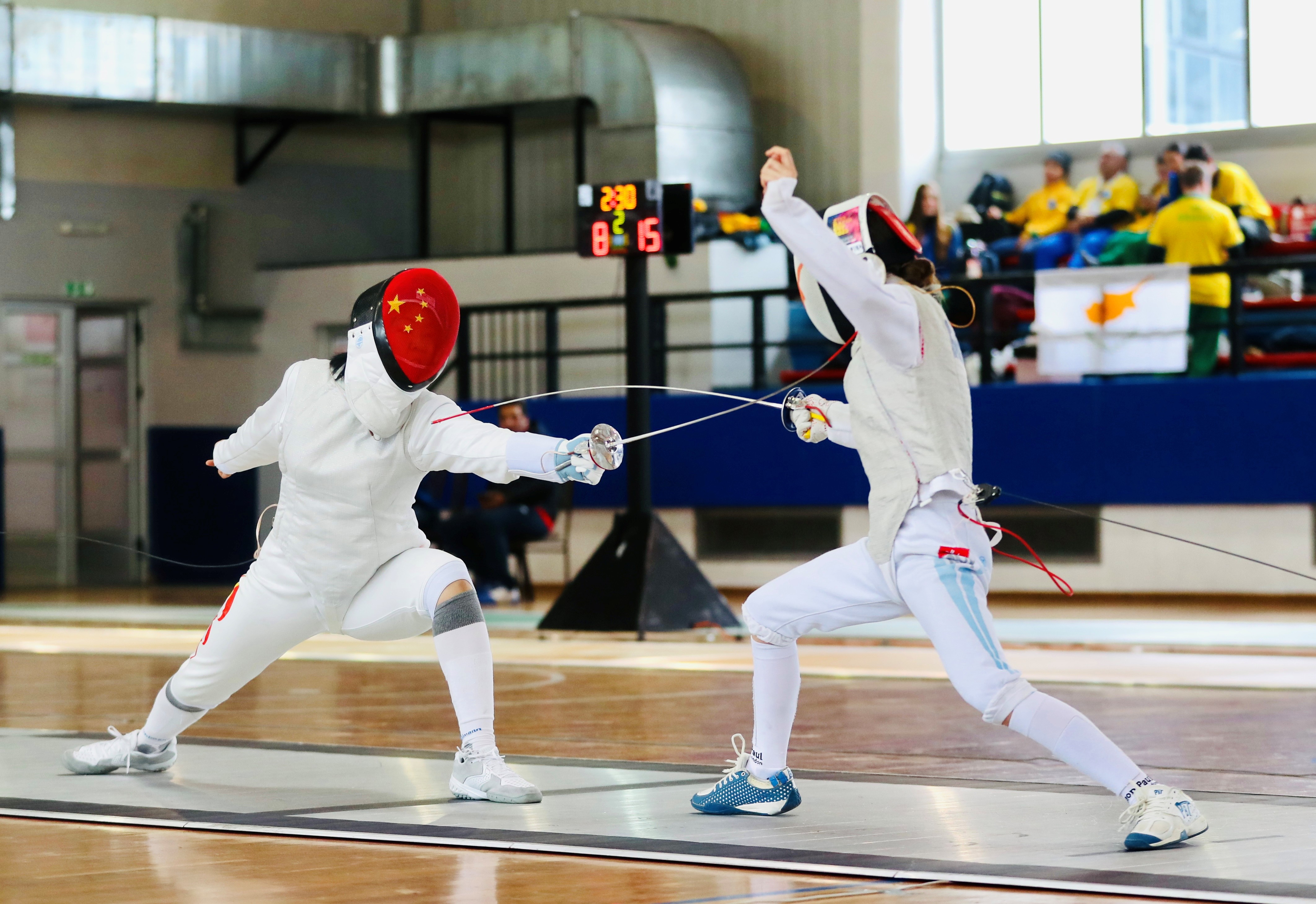 閔文珺（左）在比賽中。圖片來源：中國中學(xué)生體育代表團(tuán)