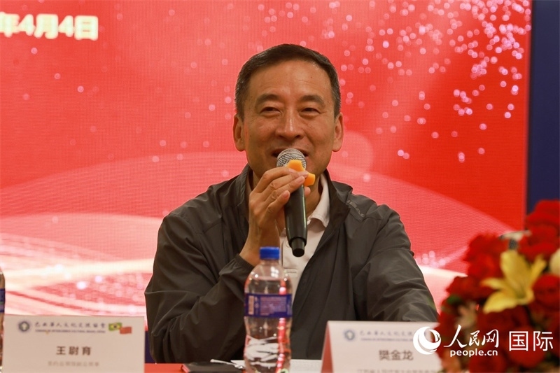 江蘇省人大常務(wù)委員會(huì)常務(wù)副主任樊金龍?jiān)谧剷?huì)上致辭。人民網(wǎng)記者 陳海琪攝