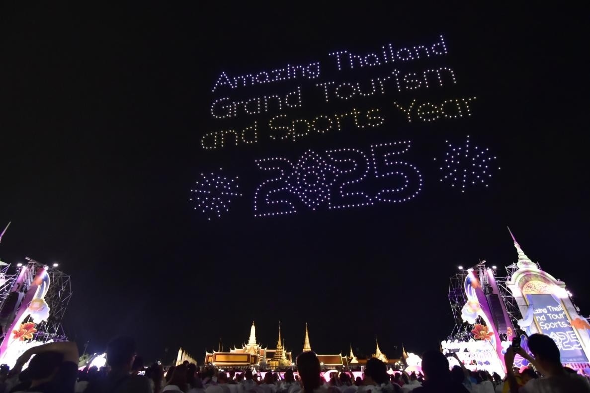 由1200架無人機組成的燈光秀點亮夜空。泰國國家旅游局供圖
