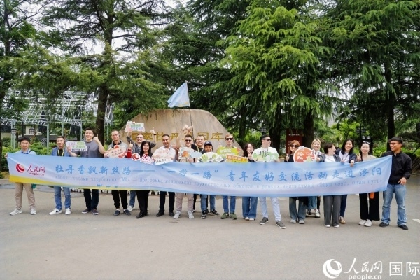 4月21日，人民網(wǎng)“一帶一路”青年友好交流活動走進(jìn)洛陽。人民網(wǎng)記者 魯揚(yáng)攝