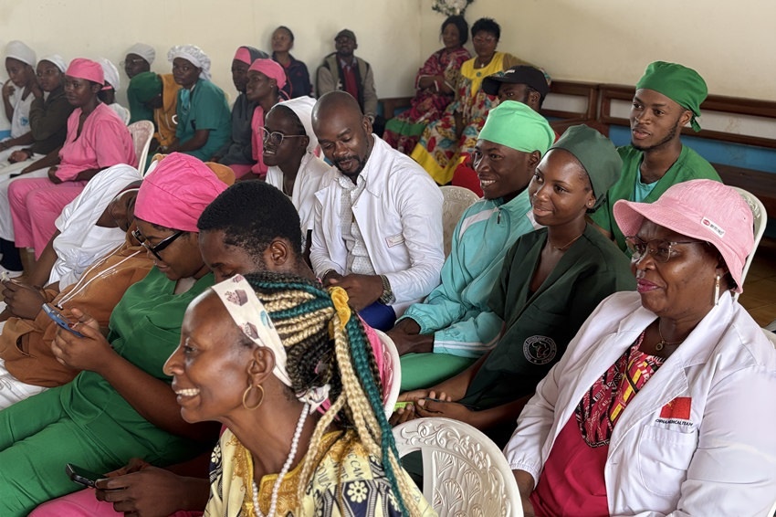 【2】圖為活動(dòng)現(xiàn)場(chǎng)。中國(guó)（山西）第24批援喀麥隆姆巴爾馬尤醫(yī)療隊(duì) 供圖