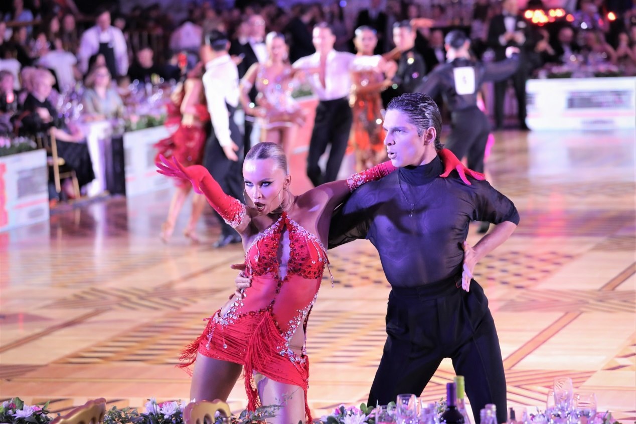 第七屆“克里姆林宮杯”國(guó)標(biāo)舞錦標(biāo)賽現(xiàn)場(chǎng)。于子恒攝
