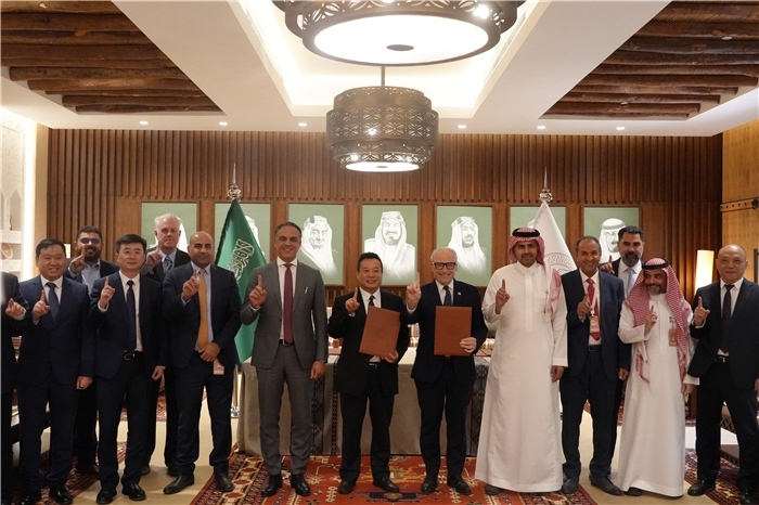 簽約合影。中國鐵建供圖