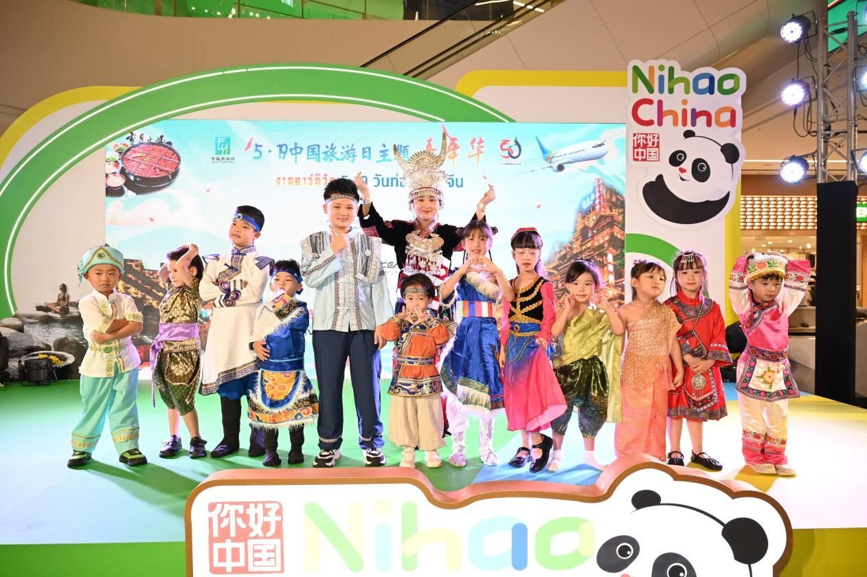 開幕式上，中泰小朋友服飾秀表演。主辦方供圖