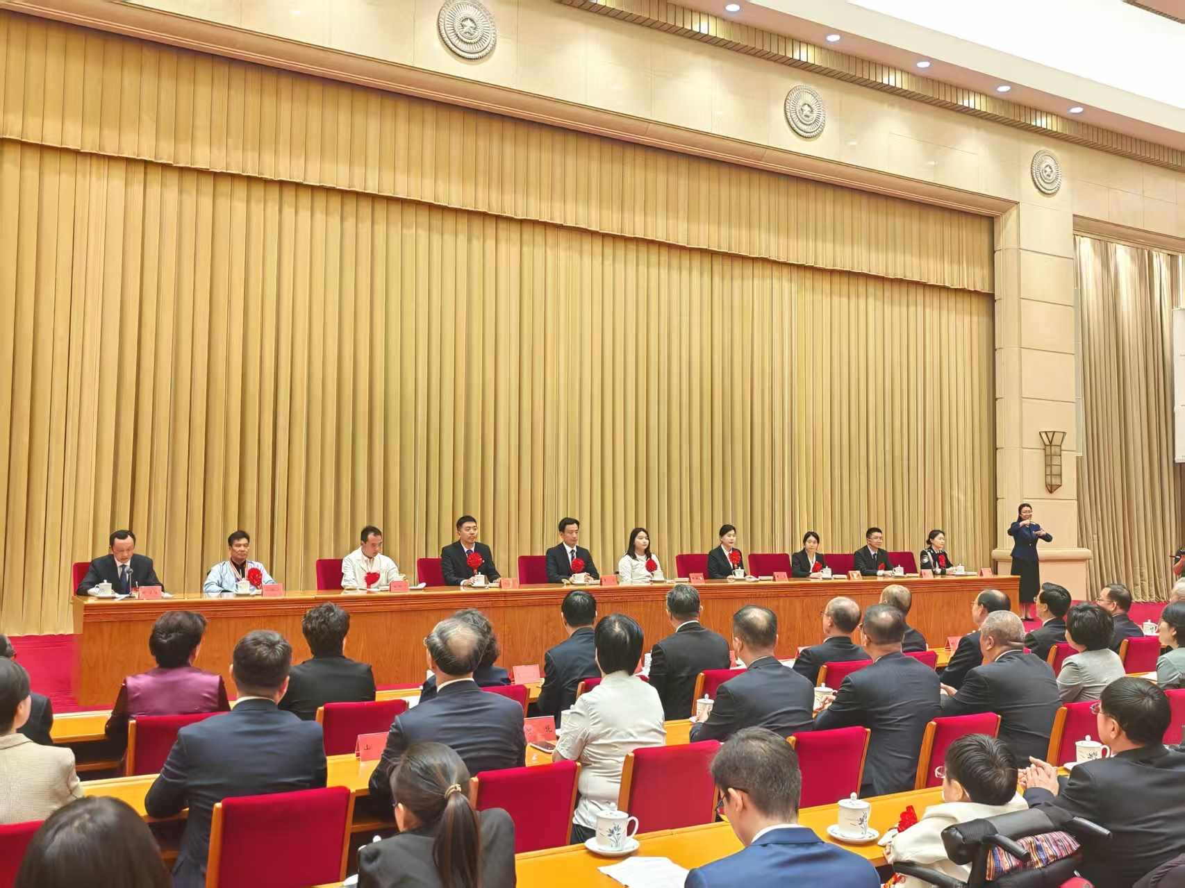 第七次全國自強模范暨助殘先進事跡首場報告會現(xiàn)場。 人民網(wǎng)記者 王子鋒攝
