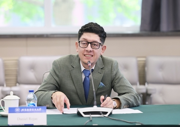 哥倫比亞教育部長丹尼爾?羅哈斯一行訪問北京航空航天大學(xué)。北航供圖