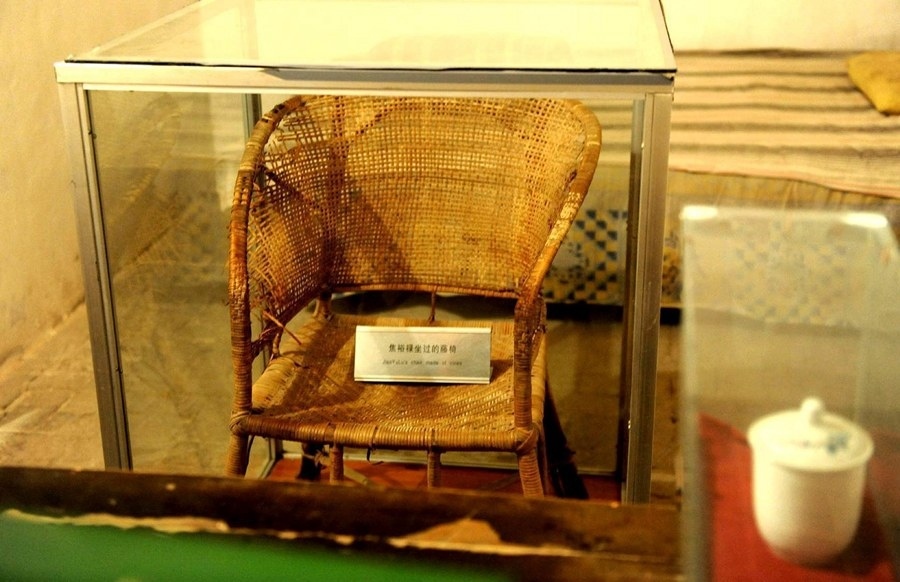 這是在河南省蘭考縣焦裕祿同志紀(jì)念館內(nèi)拍攝的焦裕祿曾用過(guò)的藤椅（2014年5月5日攝）。新華社記者 朱祥 攝